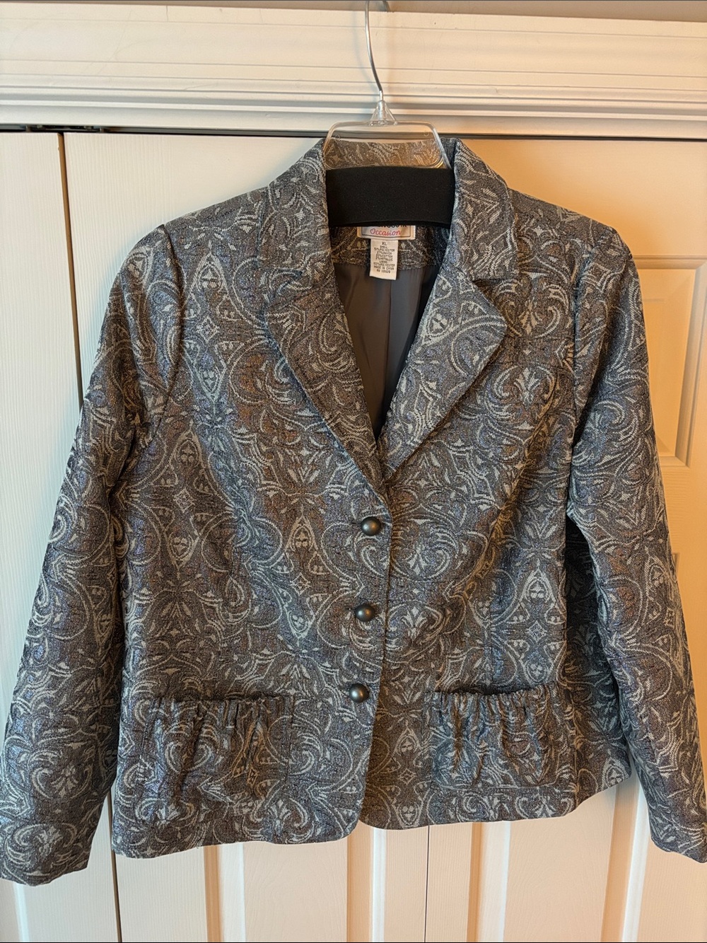 Victor Costa Occasion - Metallic Silver and Gray Patterned Button-Front Jacket